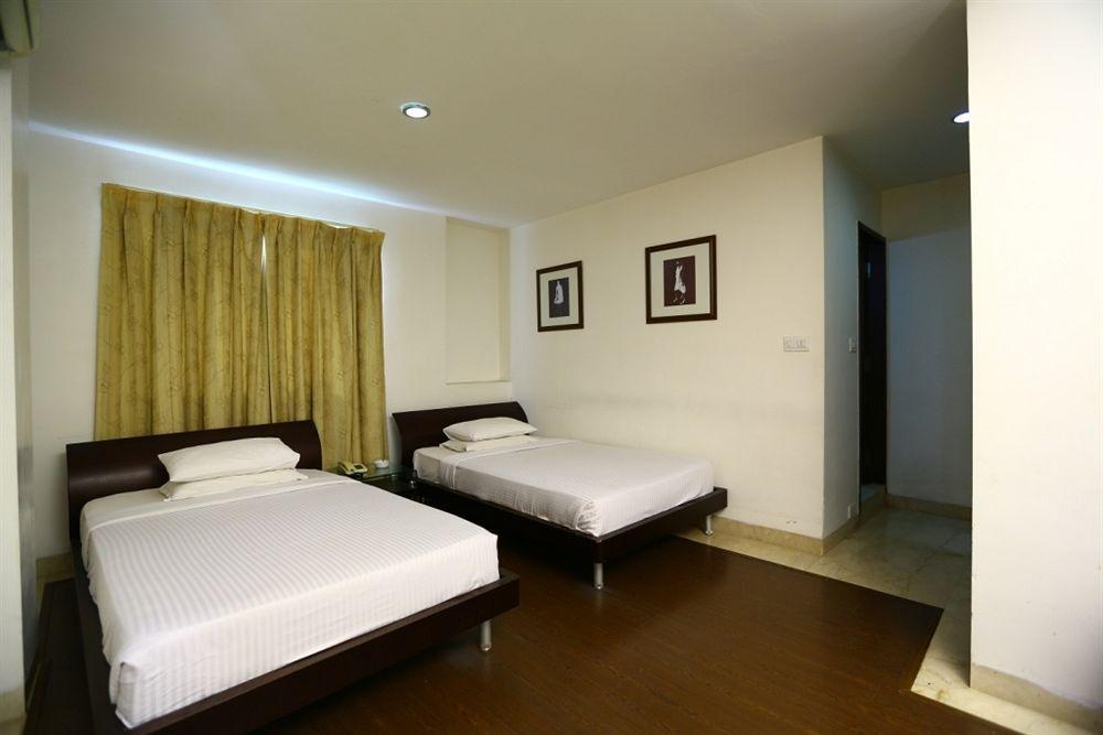 Hotel Oriental Inn Chennai Exterior photo